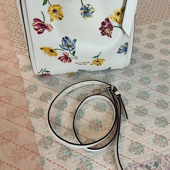 Kate Spade Knott Tulip Toss Embellished Medium Crossbody Tote KB282 White & Pink - Picture 7 of 16